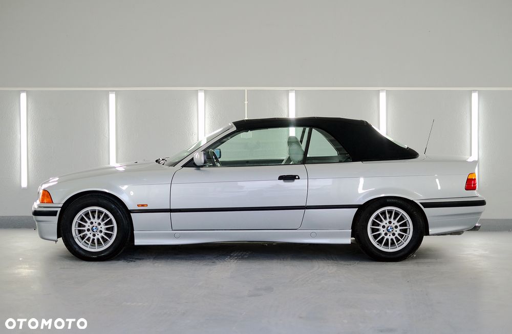 BMW Seria 3 323i - 7