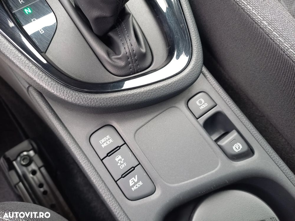 Toyota Yaris 1.5 VVT-i HSD Dynamic Bi-tone - 25