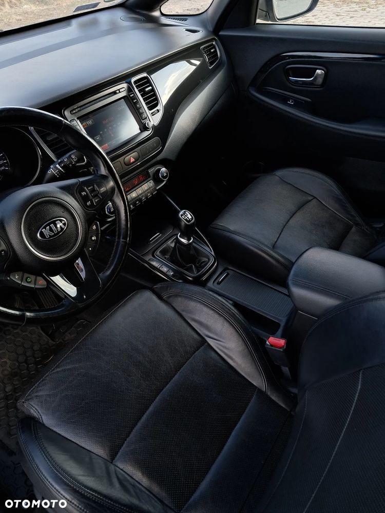 Kia Carens 1.7 CRDi XL 7os - 9