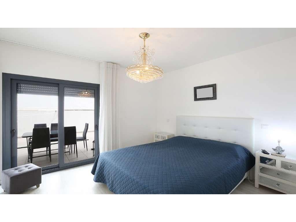 Apartamento T2 com garagem, a dois passos da praia na Nazaré. - Grande imagem: 2/17