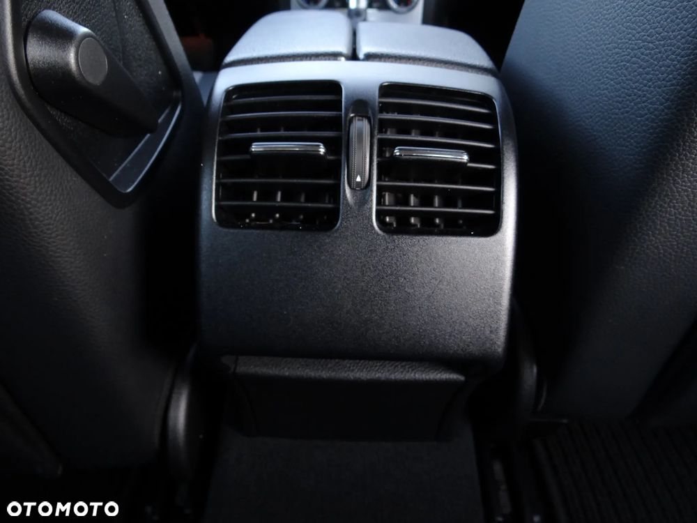 Mercedes-Benz Klasa C 180 BlueEFFICIENCY 7G-TRONIC Avantgarde - 38