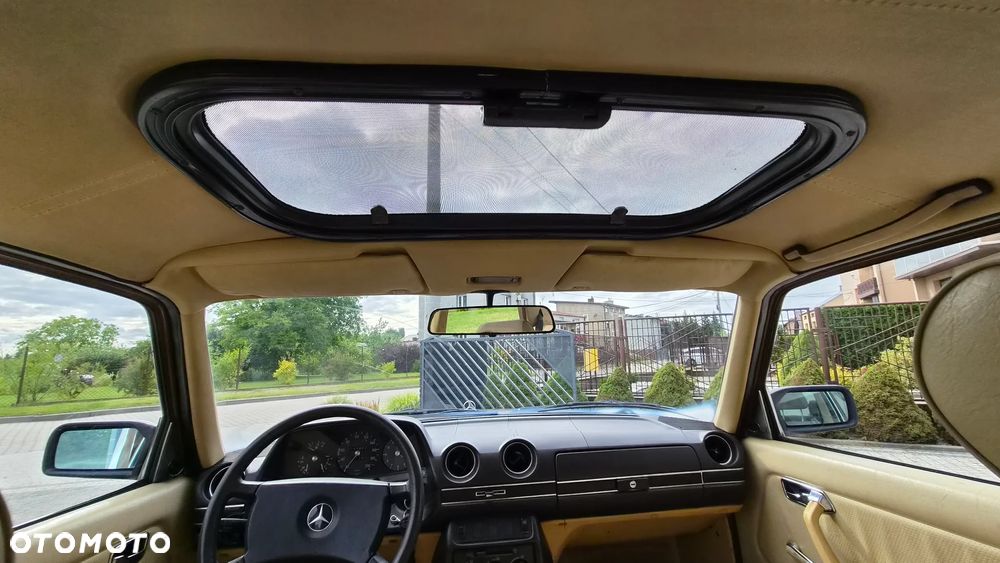Mercedes-Benz W123 - 12
