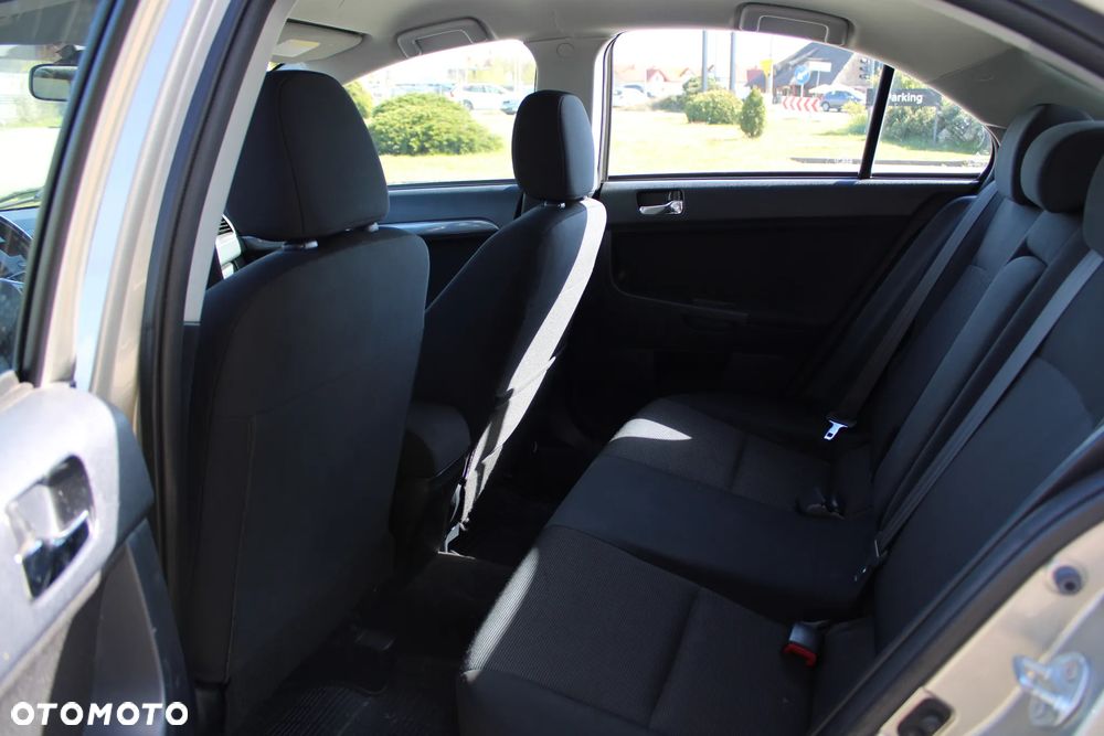 Mitsubishi Lancer 1.8 Invite - 11