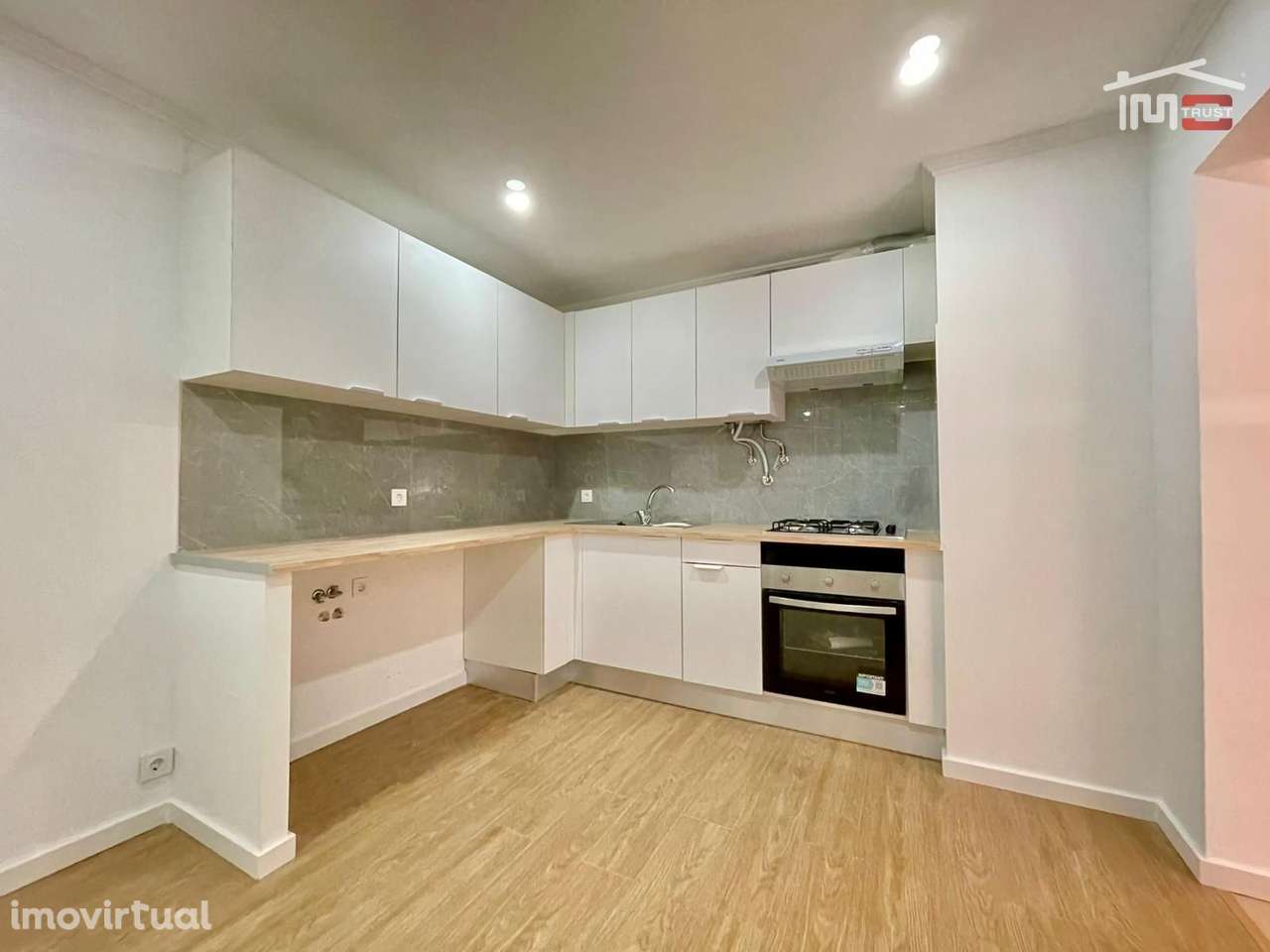 T1 remodelado no R\C, com Coz. Semi- Equipada, Despensa, em Santo A... - Grande imagem: 2/29