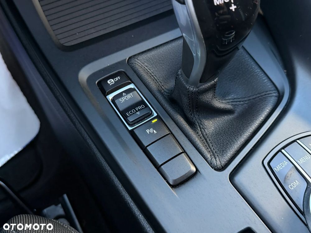 BMW X1 sDrive18i Advantage - 24