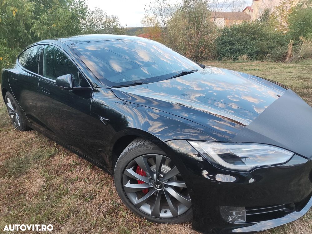 Tesla Model S - 1