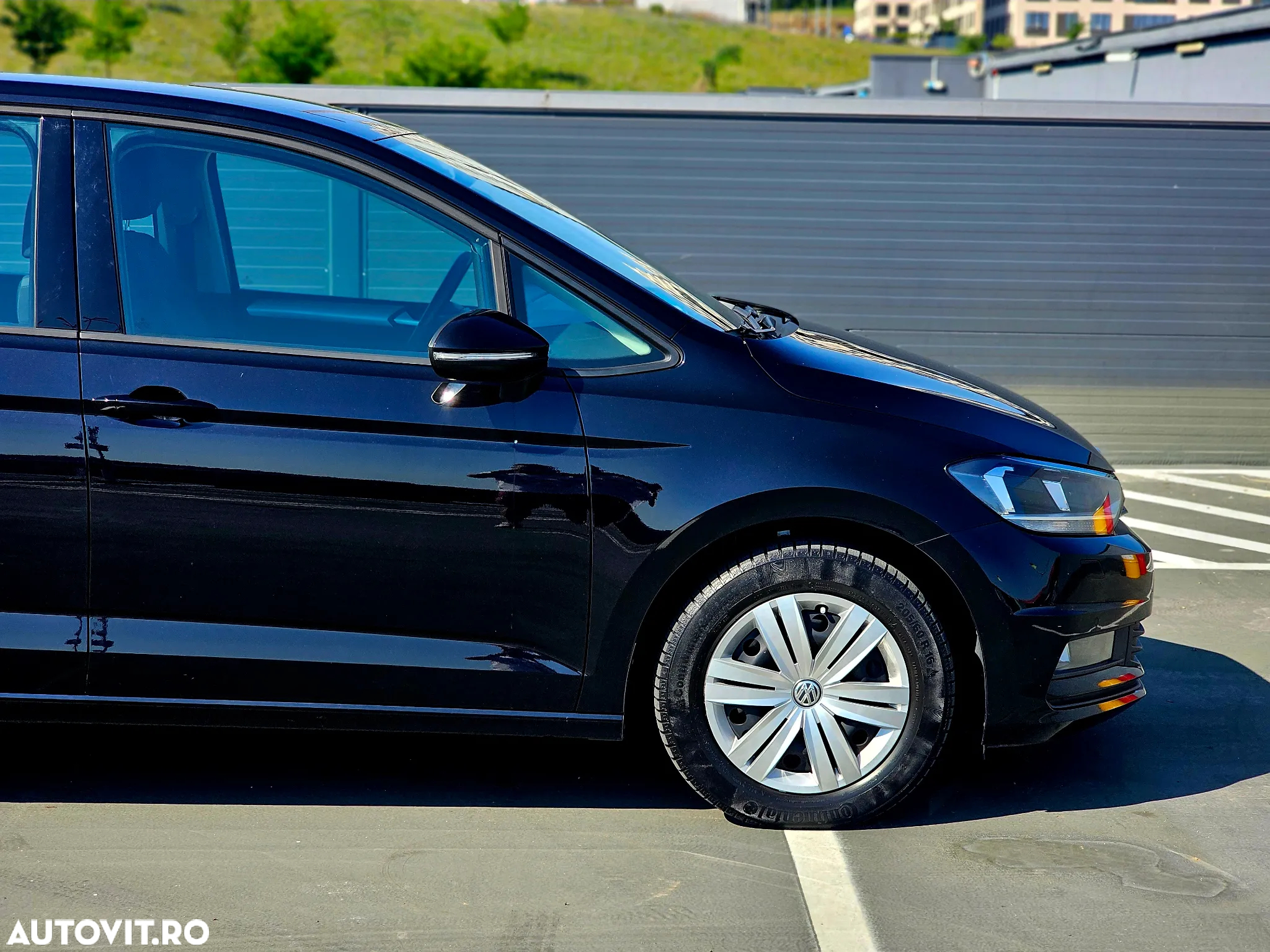 Volkswagen Touran 1.6 TDI DSG Comfortline - 9