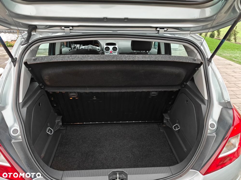 Opel Corsa 1.2 16V Edition / Active - 9