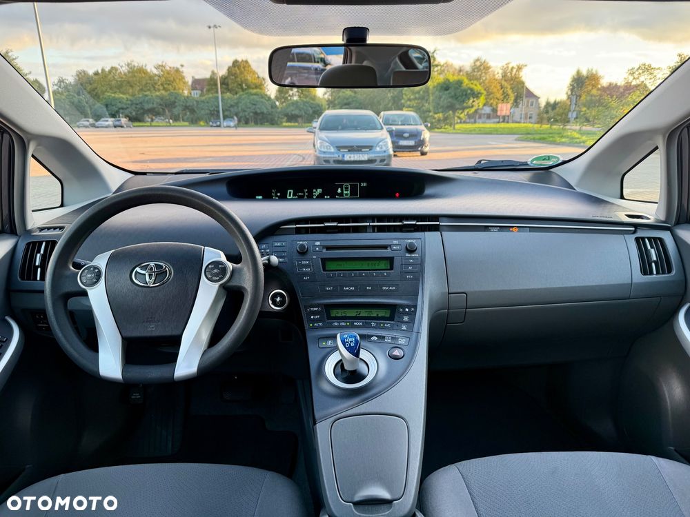 Toyota Prius (Hybrid) Life - 22