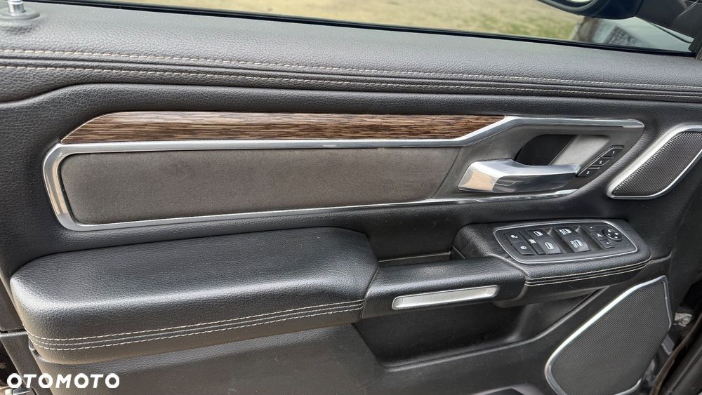 RAM 1500 Crew Cab Shortbed Laramie - 14