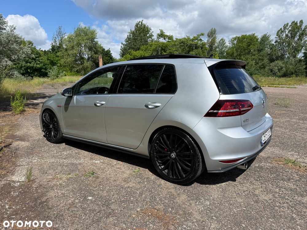Volkswagen Golf - 25