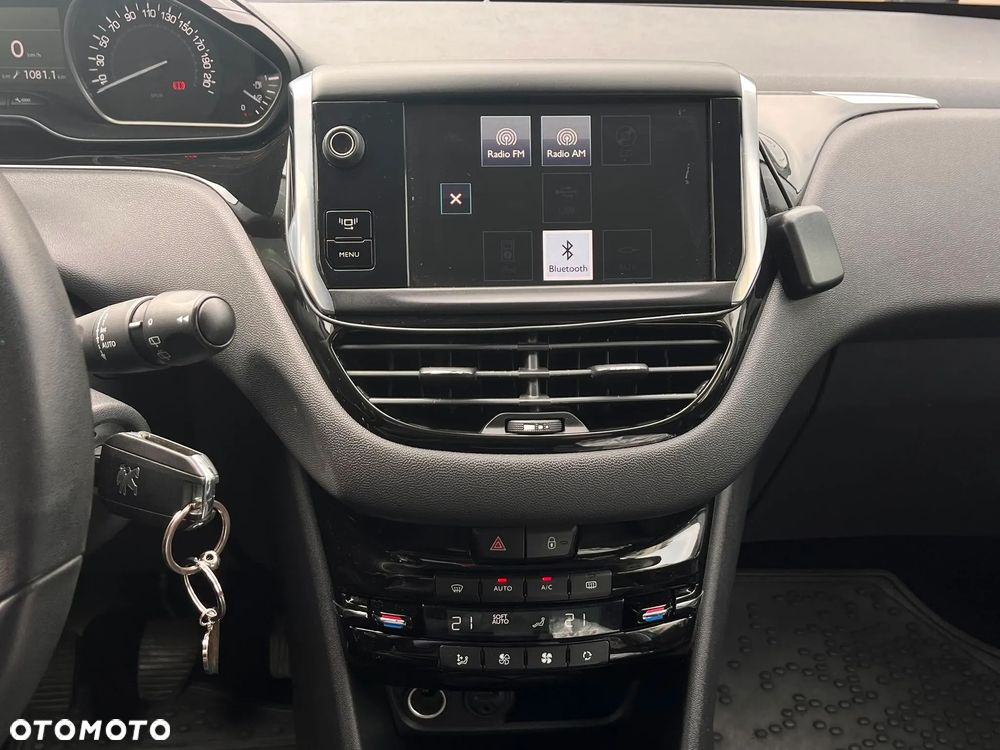Peugeot 208 - 14
