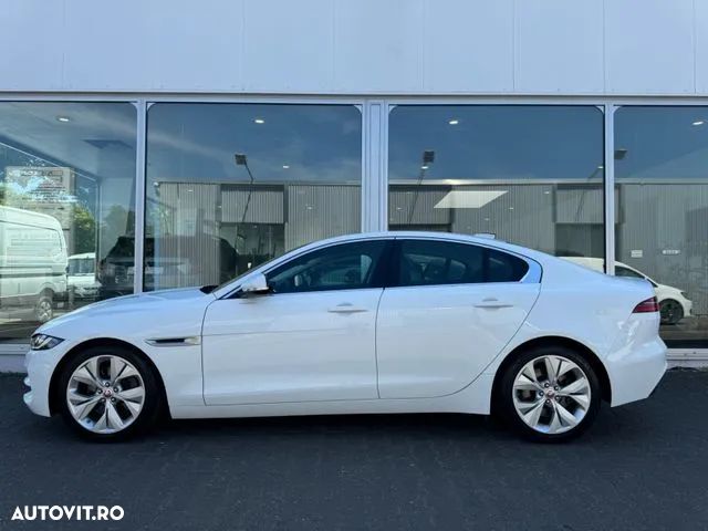 Jaguar XE - 3