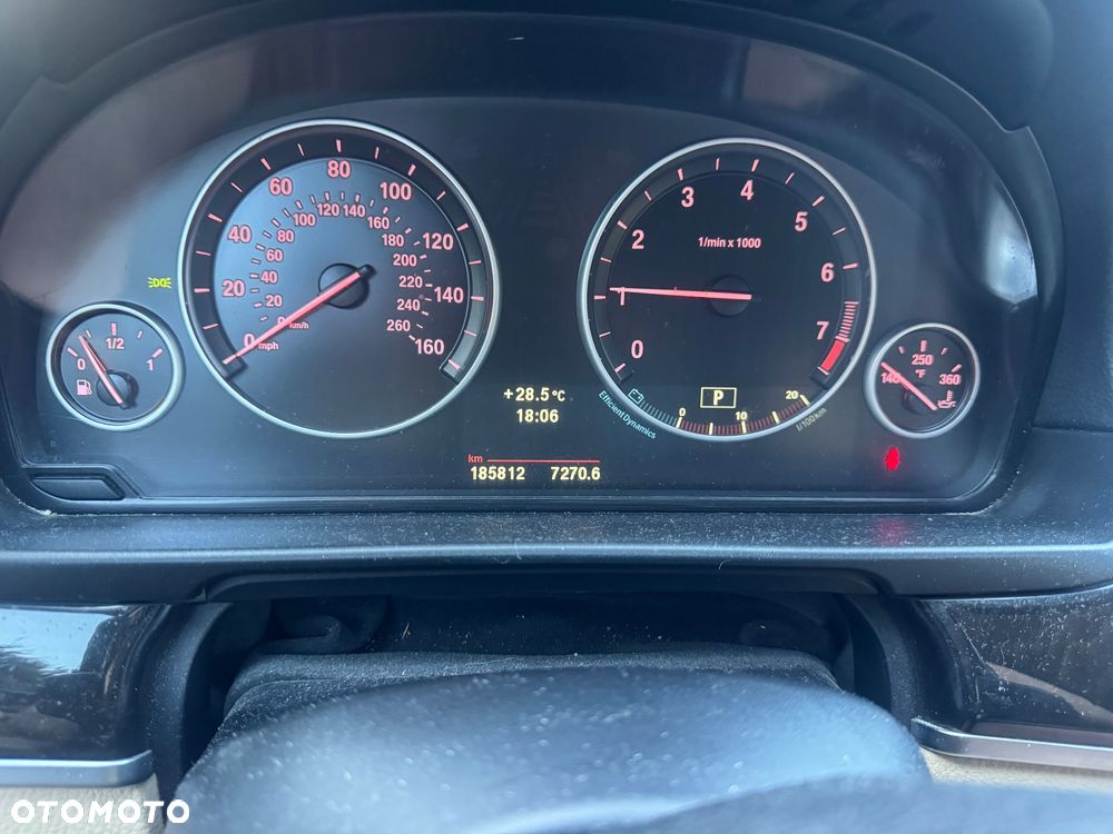 BMW Seria 5 528i xDrive - 31