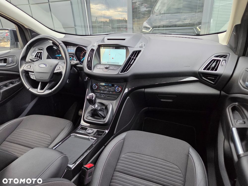 Ford Kuga 2.0 TDCi FWD Titanium - 39