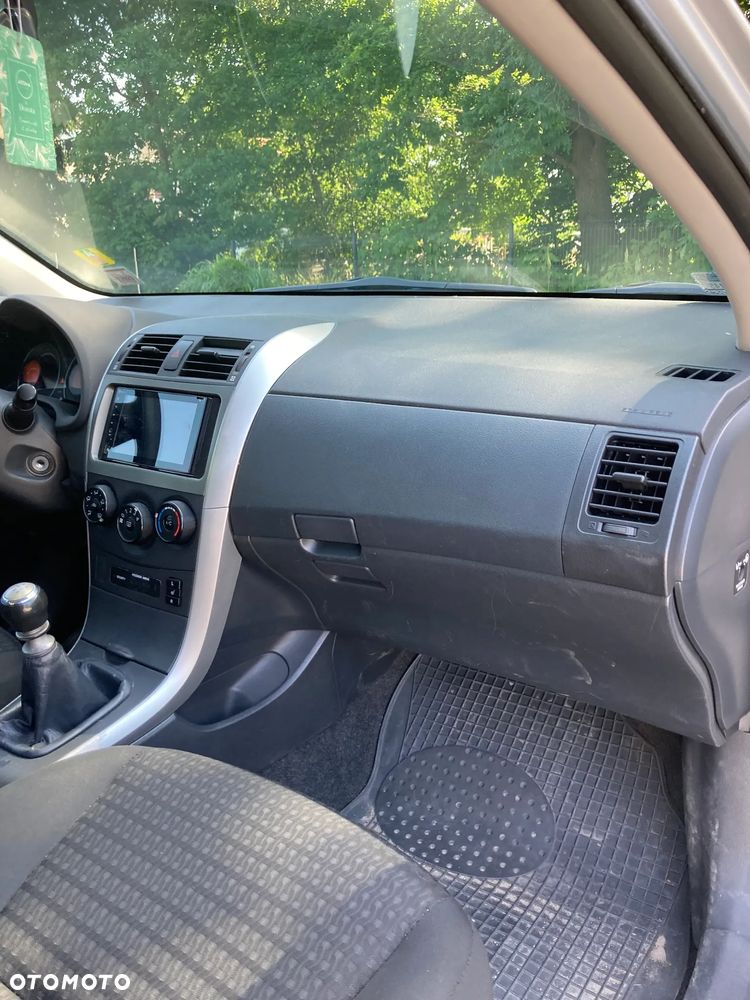 Toyota Corolla 1.6 Terra - 11