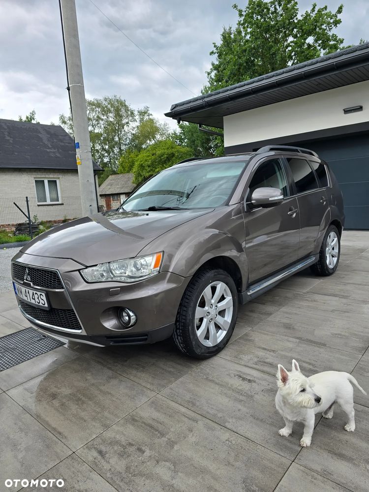 Mitsubishi Outlander - 1