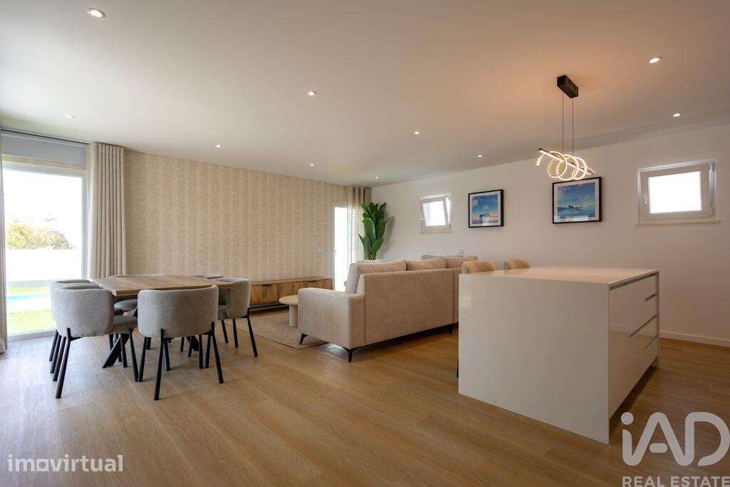 Casa / Villa T3 em Tornada e Salir do Porto de 210,00 m2 - Grande imagem: 2/29