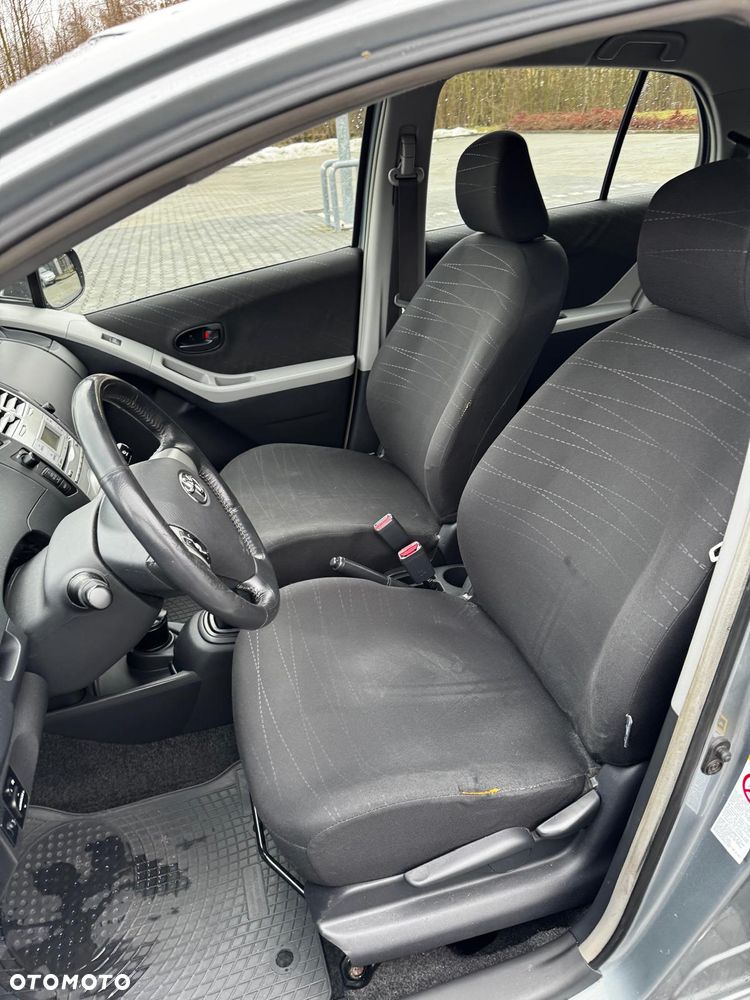 Toyota Yaris - 12