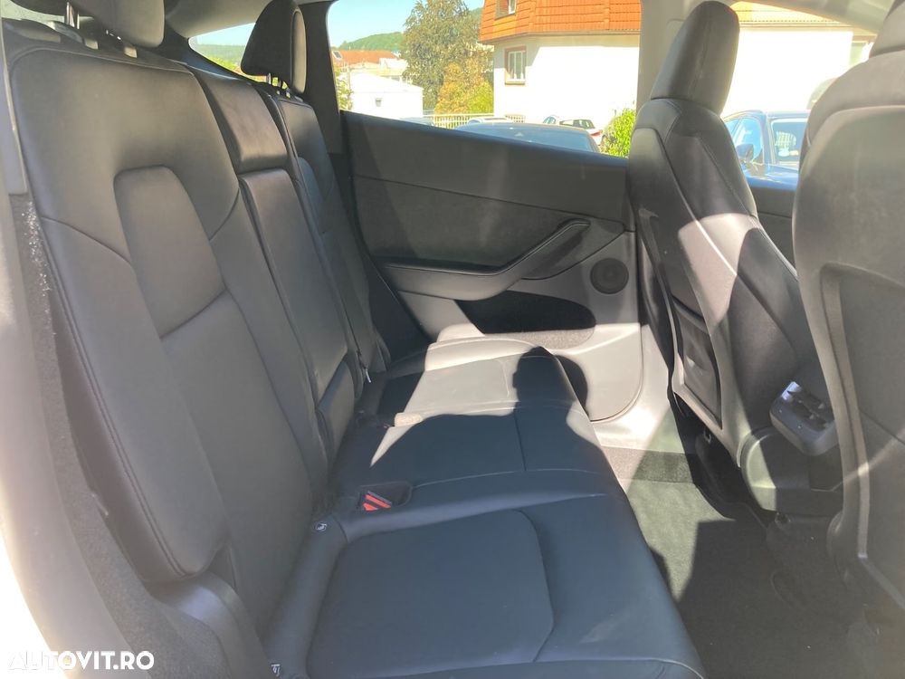 Tesla Model Y Long Range Dual Motor AWD - 28