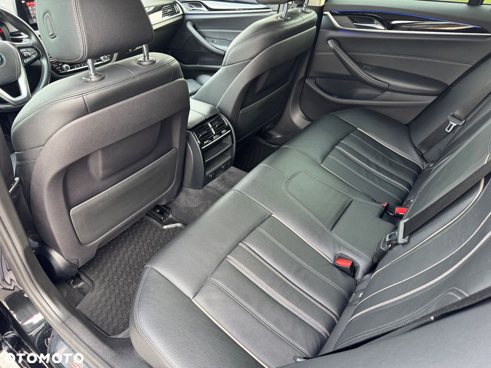 BMW Seria 5 520d Sport Line - 10