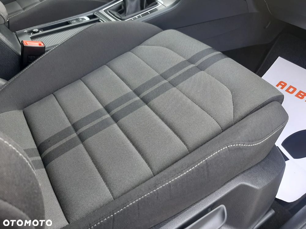 Volkswagen Golf 1.6 TDI BlueMotion Comfortline - 23