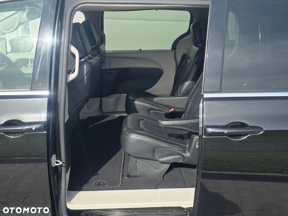 Chrysler Pacifica - 19