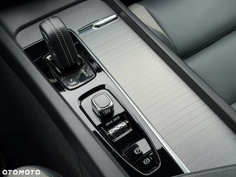 Volvo XC 60 B4 B R-Design - 24