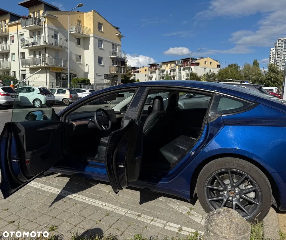 Tesla Model 3 - 3