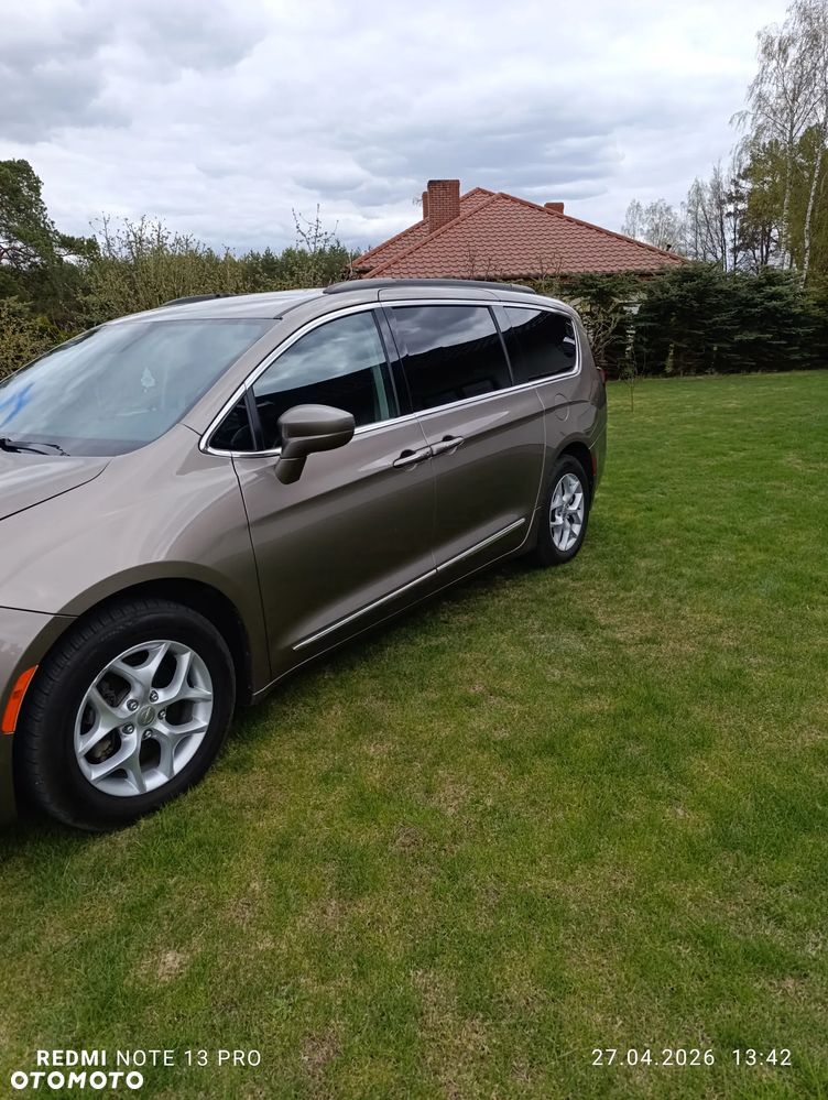 Chrysler Pacifica - 4