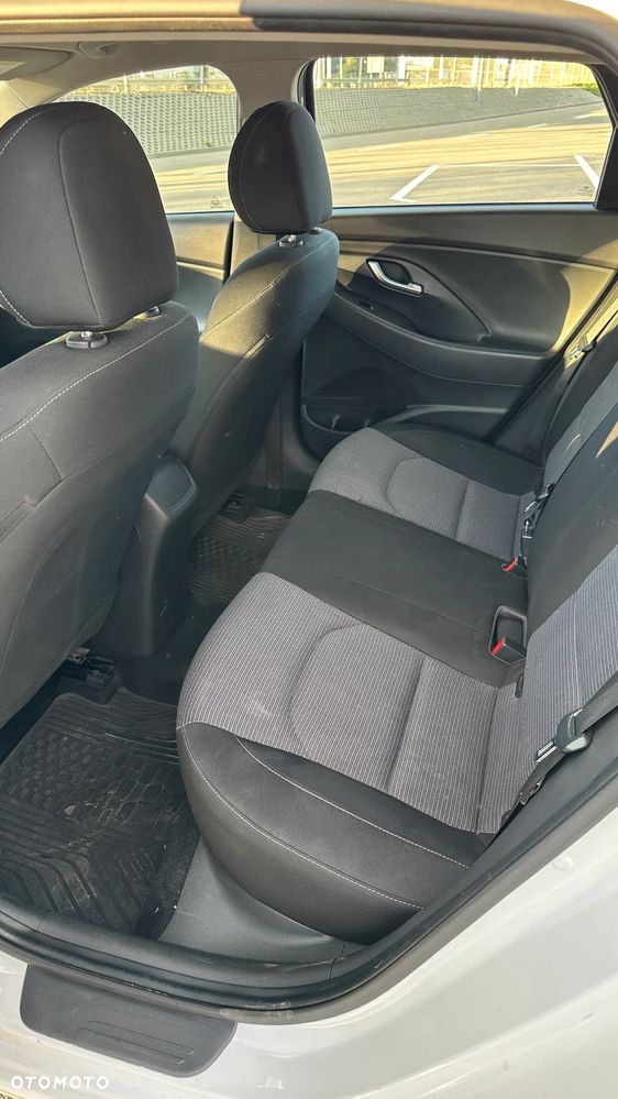 Hyundai i30 1.5 DPI Classic + - 9
