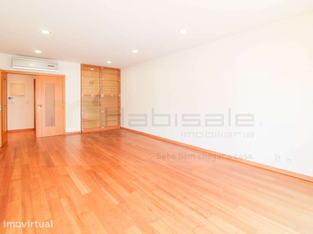 Apartamento T3 com box , arrecadação e varanda com churrasqueira pa... - Grande imagem: 4/32