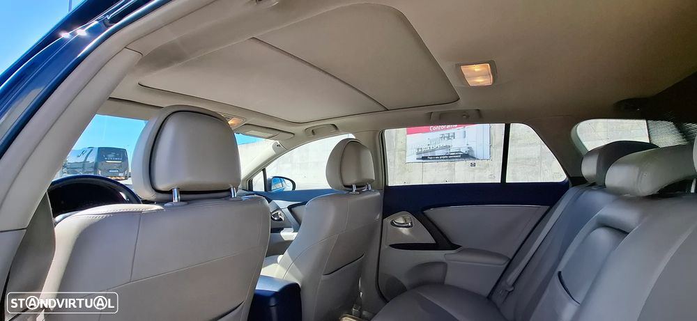 Toyota Avensis SW 2.2 D-CAT Luxury +P.Multimédia - 8