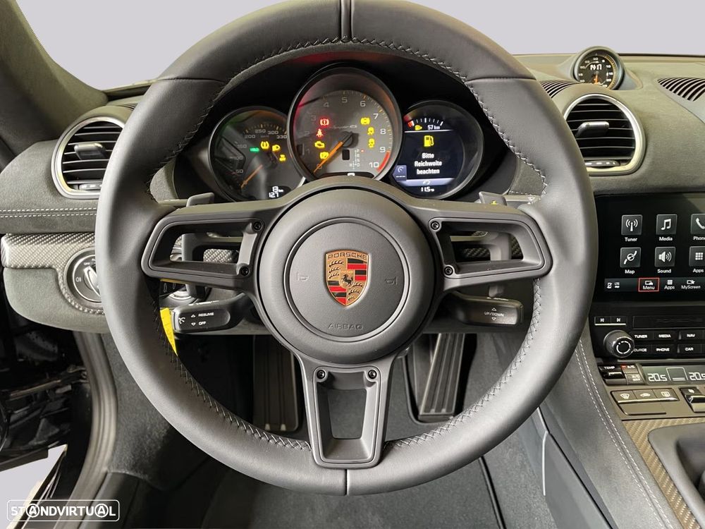 Porsche 718 Spyder - 12