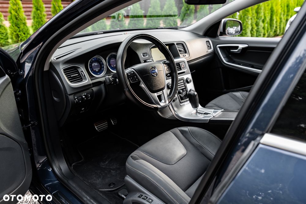 Volvo V60 T6 AWD R-Design - 17