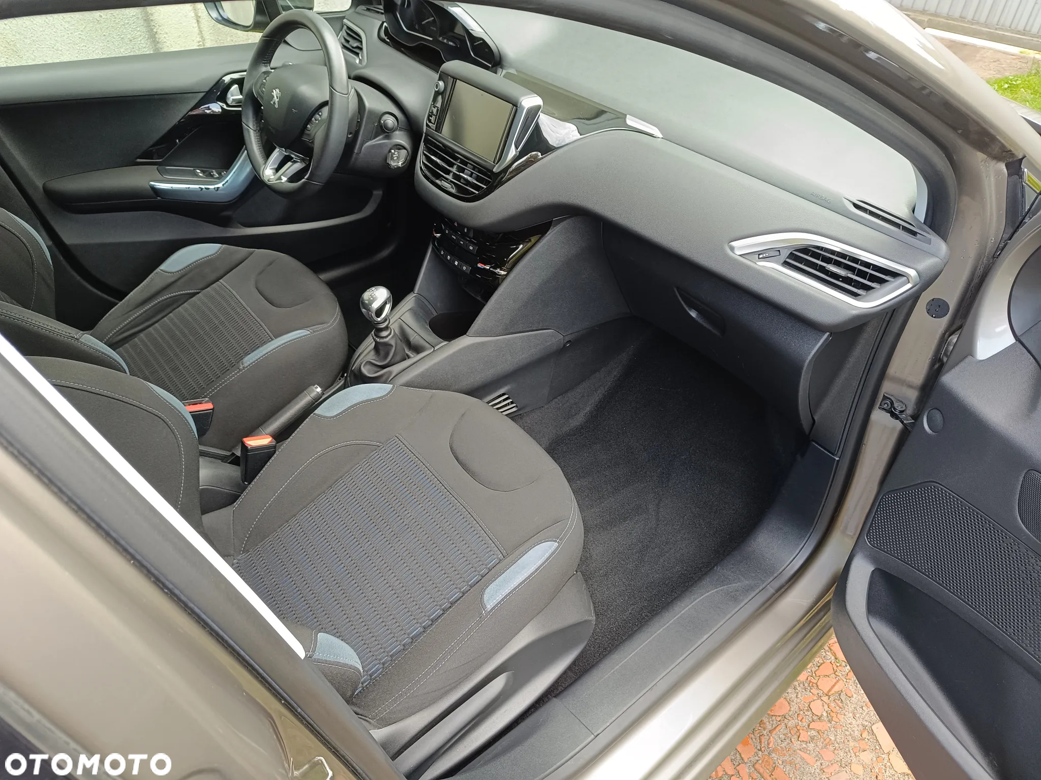 Peugeot 208 1.6 e-HDi Allure STT - 23