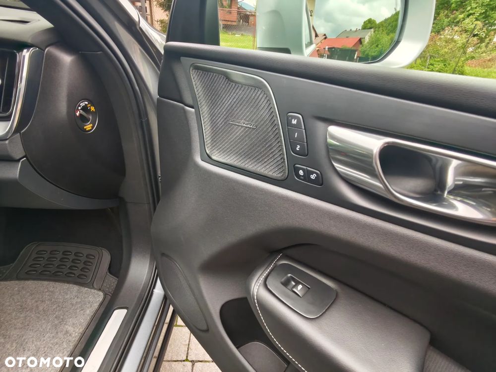 Volvo XC 60 T8 AWD Recharge Geartronic RDesign Expression - 31