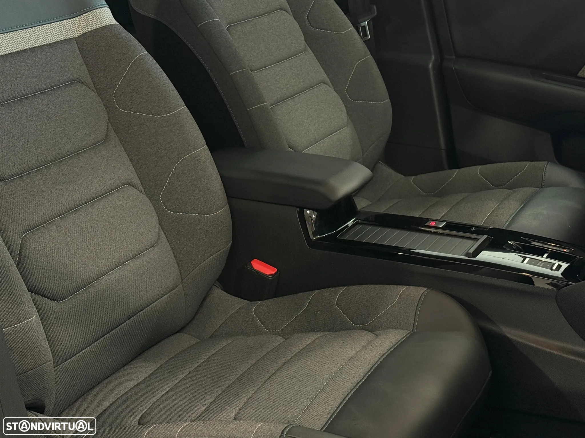 Citroën C4 X 1.2 PureTech Plus EAT8 - 24