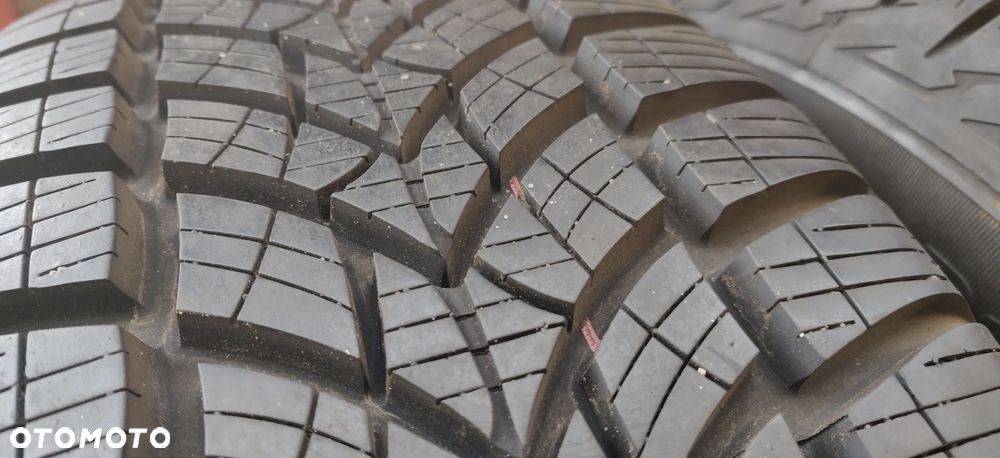 Jak nowe zimowe Voyager 215/60 R16 - 3