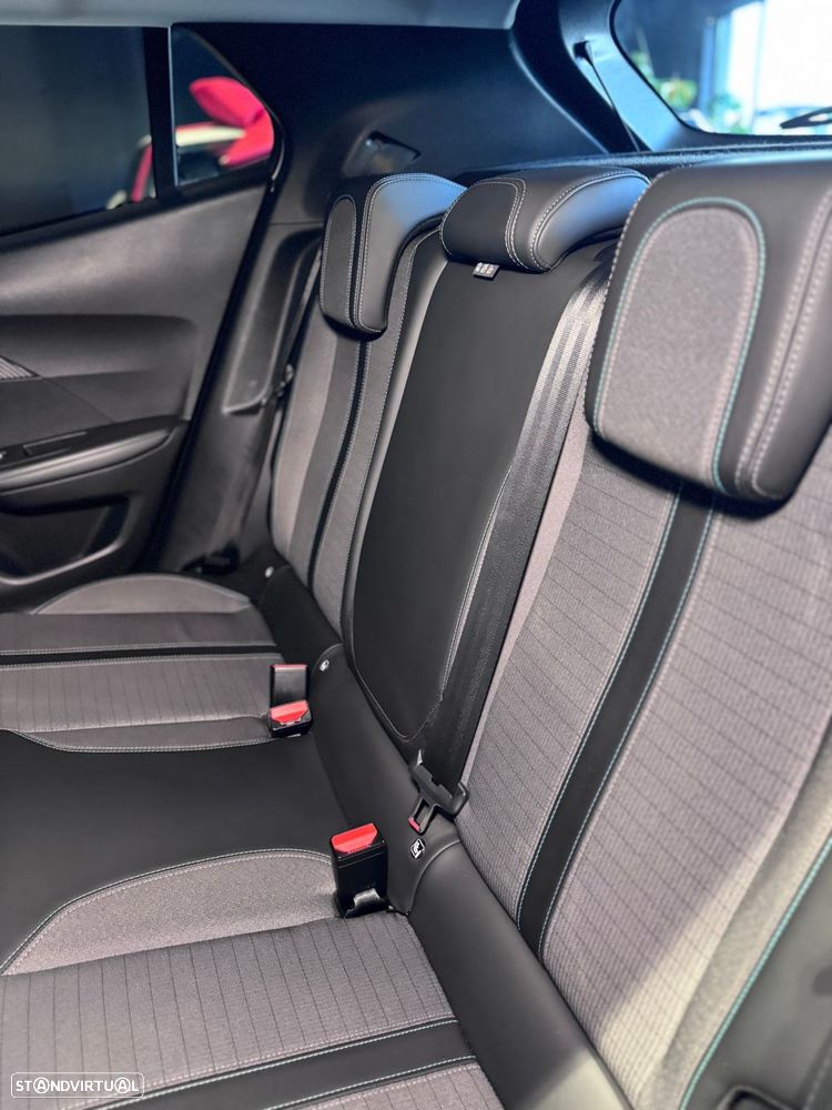 Peugeot 2008 1.2 PureTech Allure Pack - 47