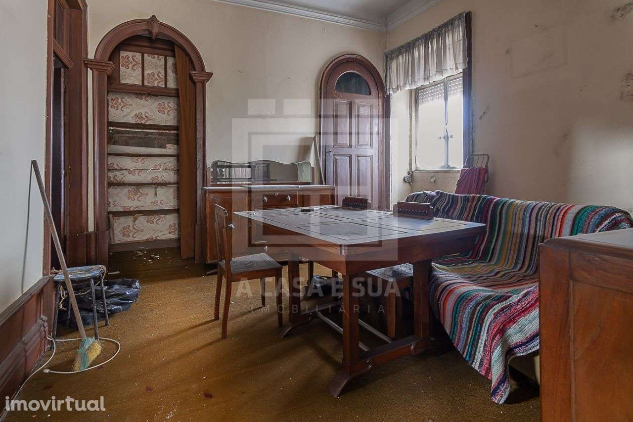 Moradia centenária com terreno no centro de São João da Madeira - Grande imagem: 2/16