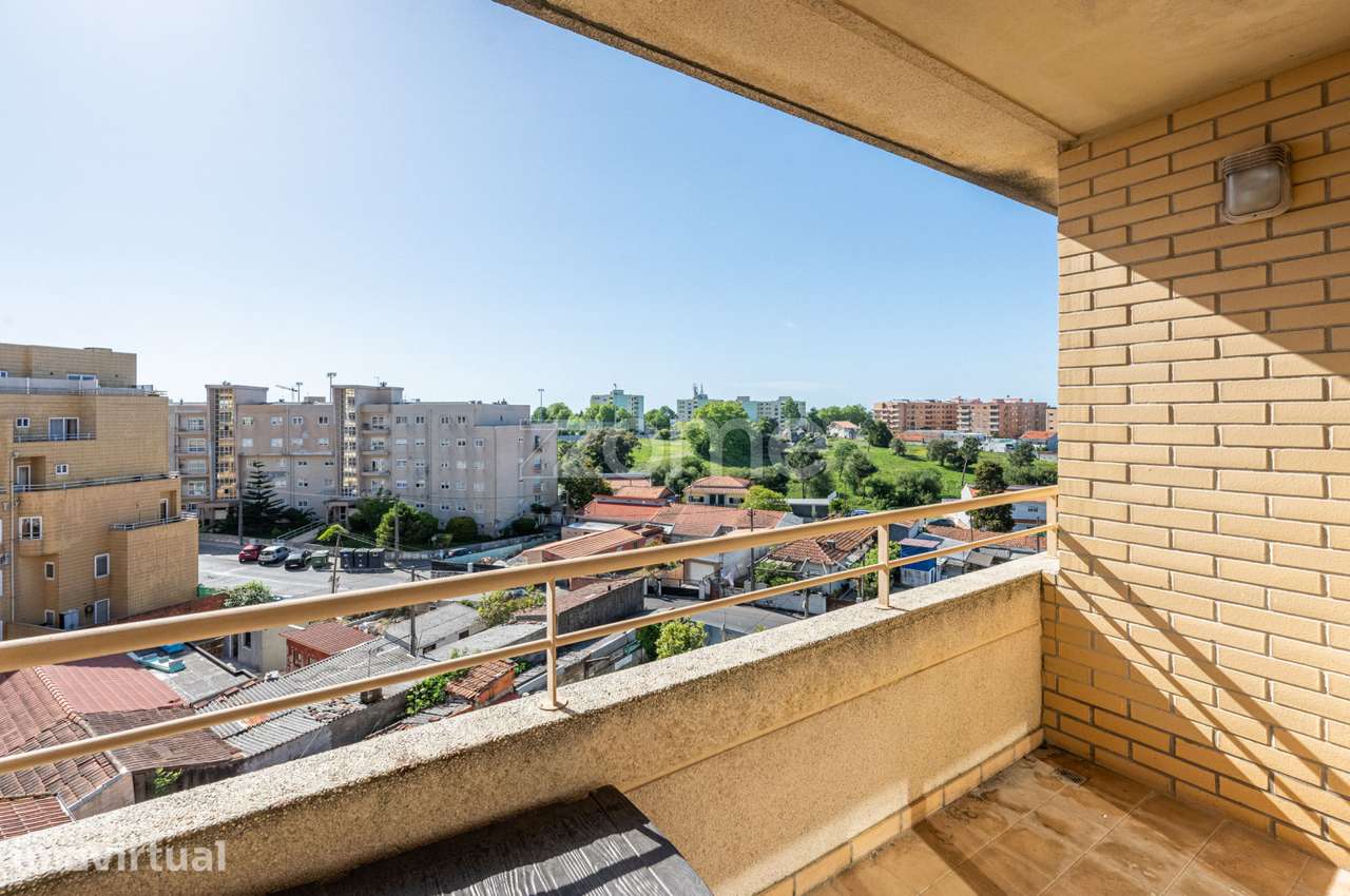 Apartamento Duplex T4 com 2 terraços, varanda e garagem fechada - Grande imagem: 2/21