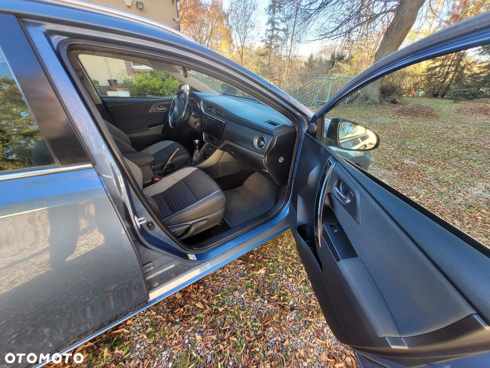 Toyota Auris 1.6 Premium - 9