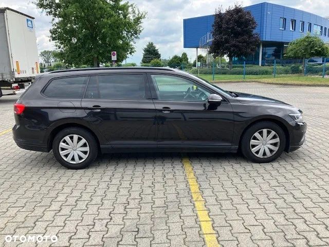 Volkswagen Passat - 1