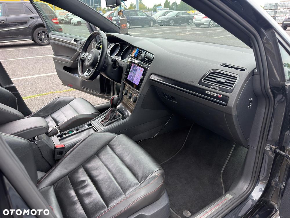 Volkswagen Golf - 35