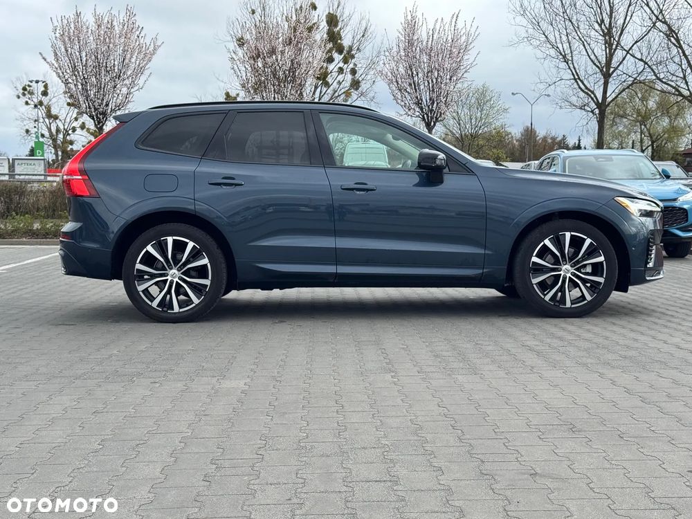 Volvo XC 60 B5 D AWD Plus Dark - 11