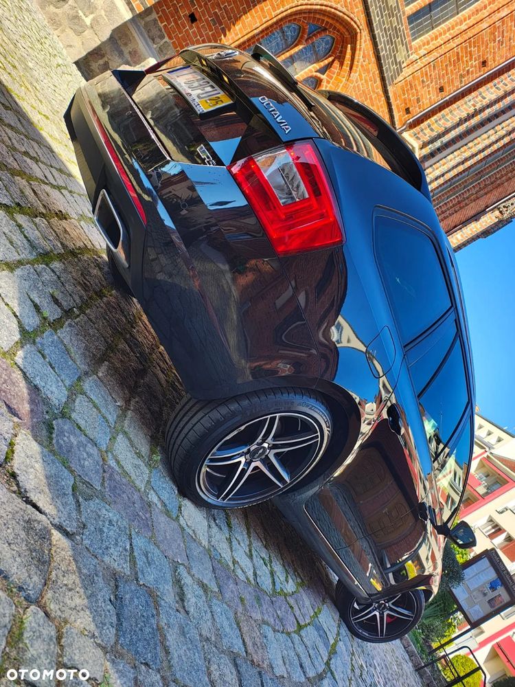 Skoda Octavia Combi 2.0 TDI RS - 39