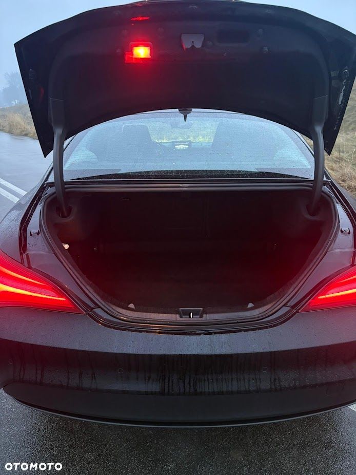 Mercedes-Benz CLA 180 7G-DCT - 12