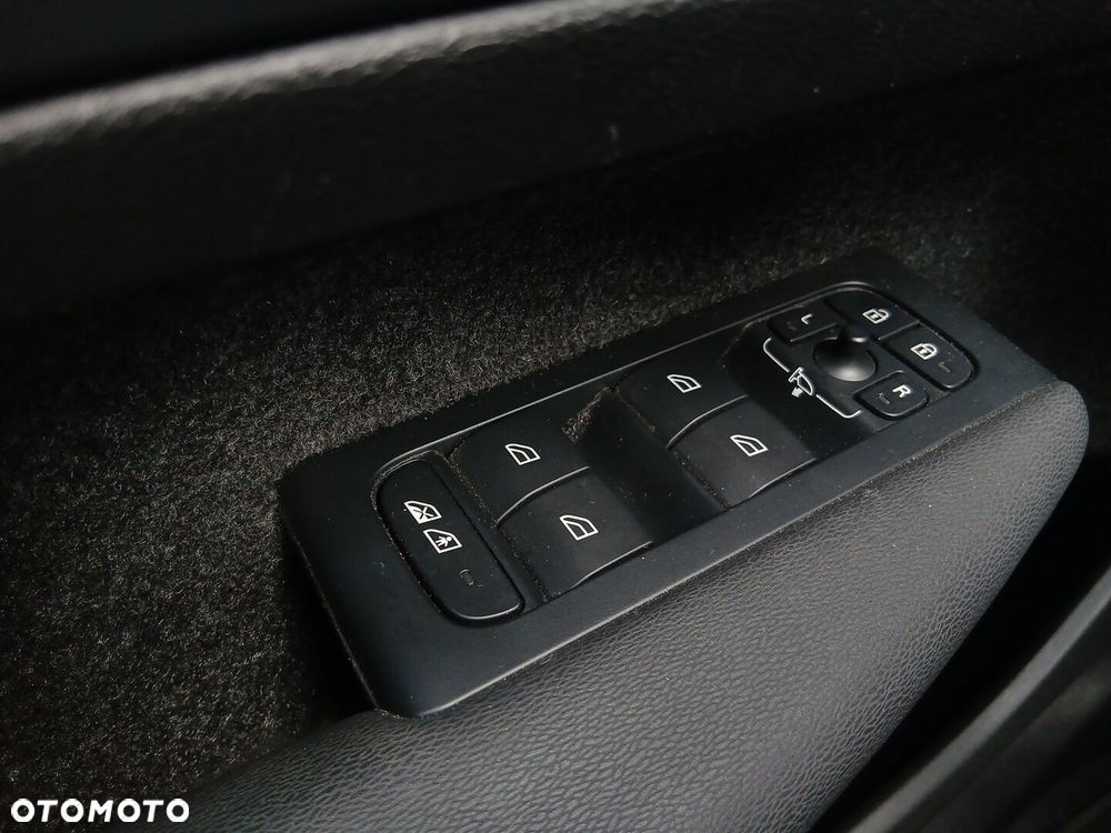 Volvo XC 40 - 18