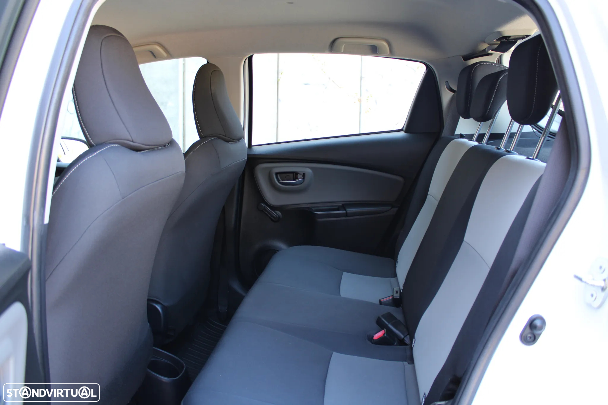Toyota Yaris 1.5 HSD Comfort+P.Style - 11